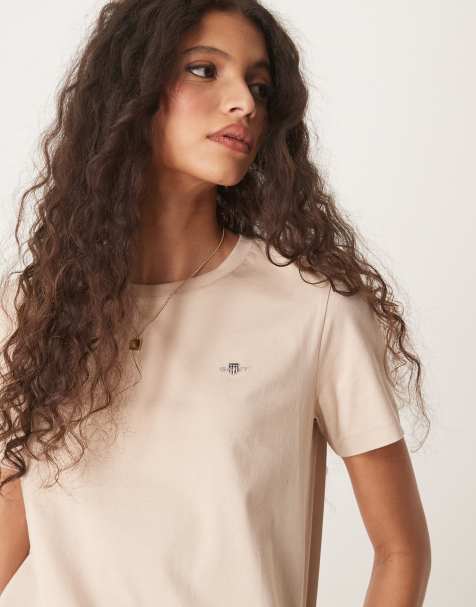 GANT – Sandfärgad t-shirt i regular fit med vapensköldlogga - view 1