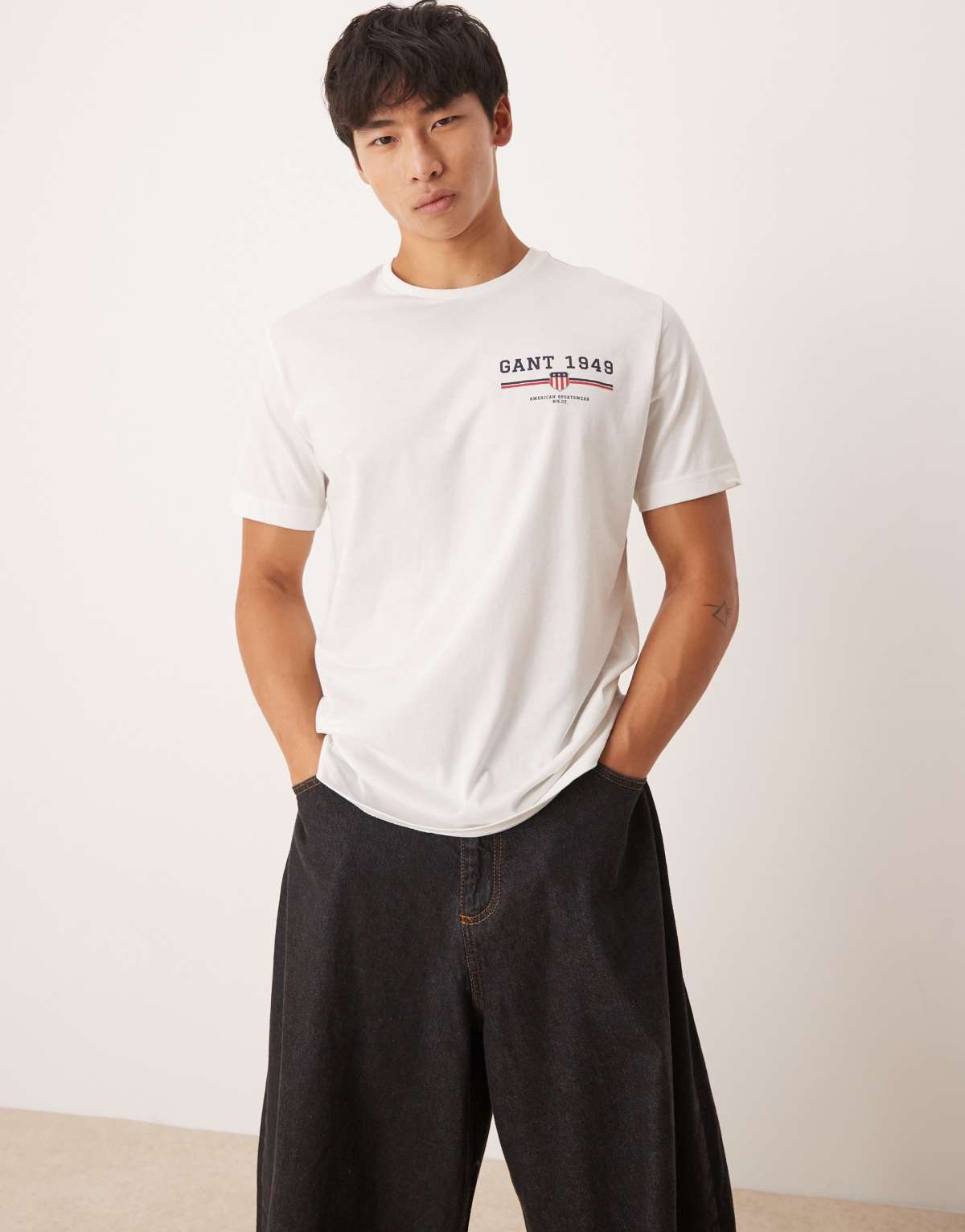 GANT small logo t-shirt in white