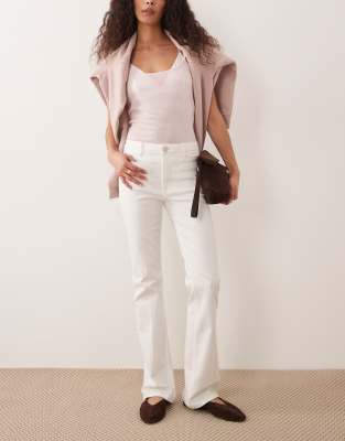 GANT - Stretch-Schlagjeans in Eierschalenweiß