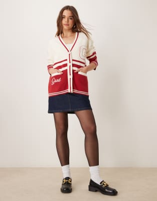 GANT - Strickjacke in Creme und Rot mit College-Logo-Weiß