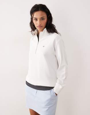 GANT - Sweatshirt in Eierschalen-Weiß mit Schild-Logo und kurzem Reißverschluss