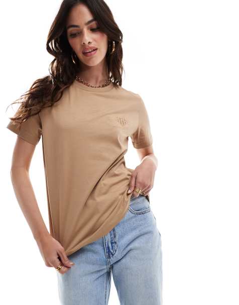 GANT – T-Shirt in Beige mit gleichfarbigem Logo - view 1