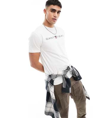 GANT – T-Shirt in gebrochenem Weiß mit „1949“-Schild-Logoprint