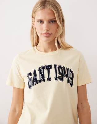 GANT - T-Shirt in Vanille mit College-Grafik-Gelb