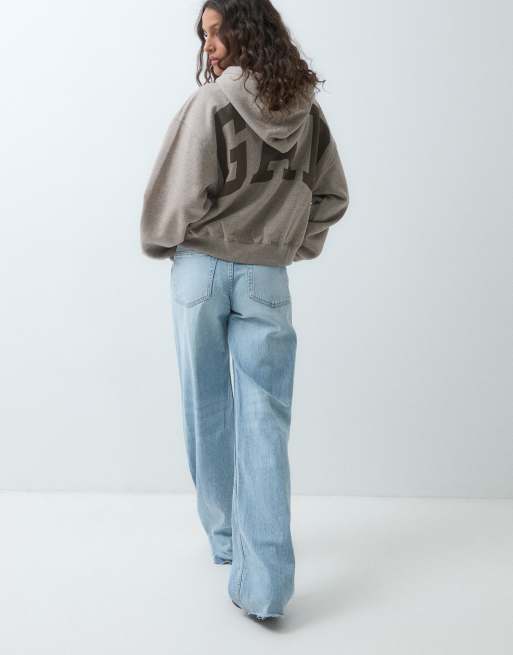 GAP chest logo cropped hoodie in light brown, 2 of 5