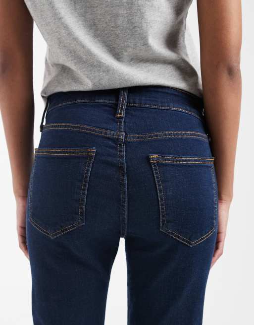 GAP classic straight leg jeans in dark wash indigo blue, 4 of 5