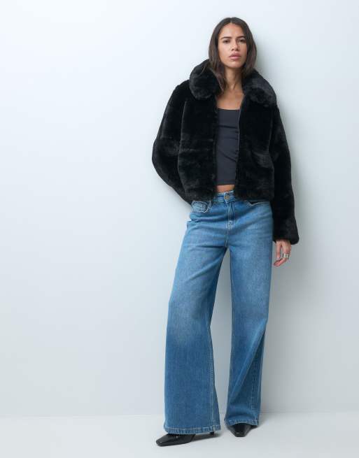 GAP cropped faux fur jacket in black, 3 of 4