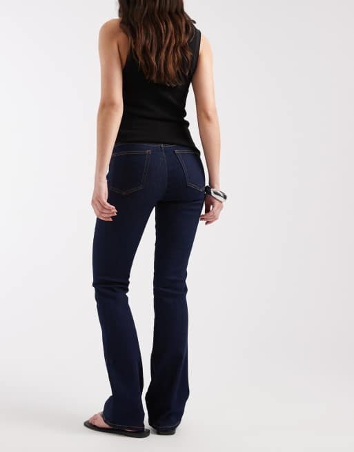 GAP flare leg jeans in dark wash indigo blue, 3 of 5