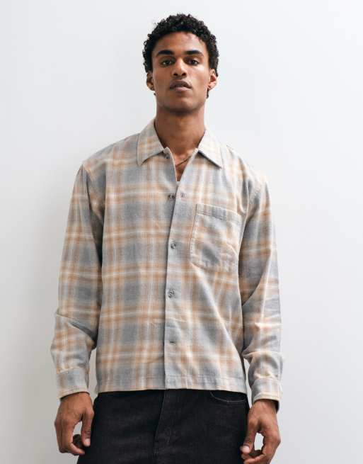 GAP long sleeve cropped flannel shirt in beige plaid , 4 of 5