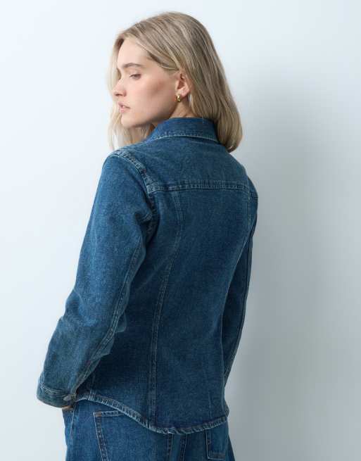 GAP longline cinched shirt in dark wash blue, 4 of 4