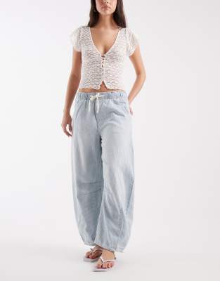 Gap Mid Rise Tie Waist Horseshoe Pinstripe Jeans In White