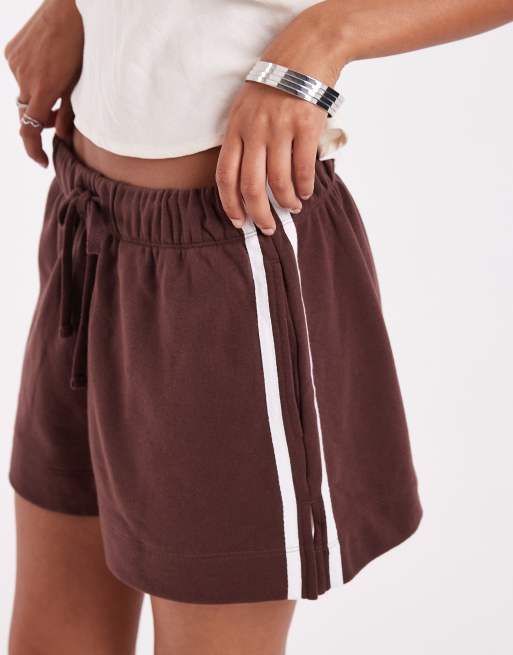 GAP runner shorts with white racer stripe in chocolate, 5 of 5