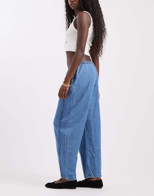 GAP tie waist barrel leg jeans in mid indigo, 2 of 5