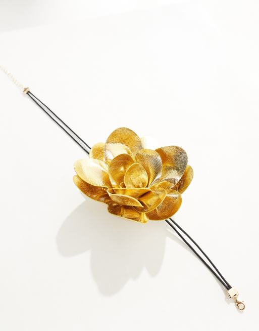Gargantilla con detalle de ramillete dorado metalizado de ASOS DESIGN, 4 de 4