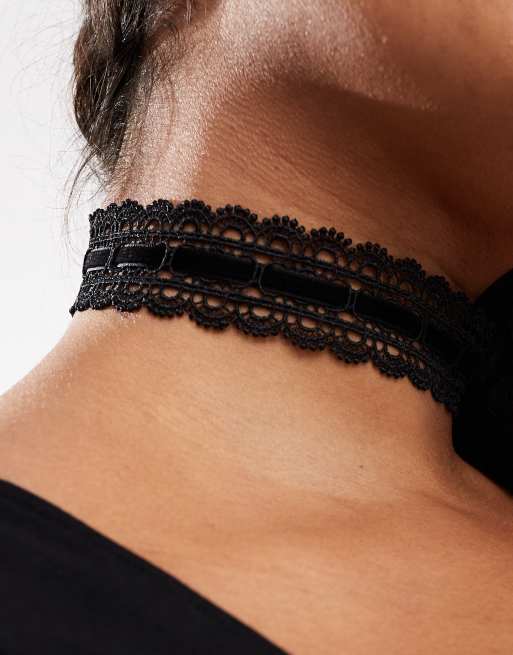 Gargantilla negra con detalle de terciopelo y encaje de ASOS DESIGN Curve, 2 de 4