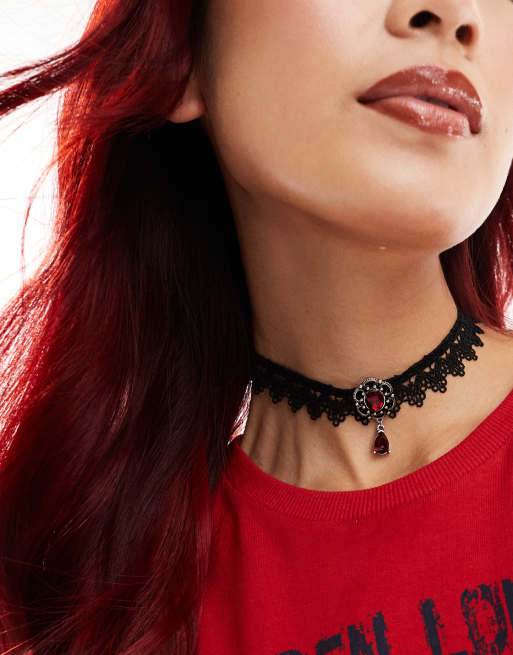 Gargantilla negra de encaje con piedras rojas para Halloween de Reclaimed Vintage
