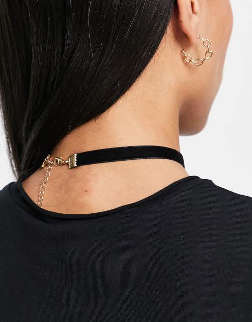 Gargantilla negra de terciopelo con colgante de perla sintética de ASOS DESIGN, 4 de 4