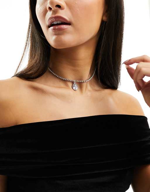 Gargantilla plateada con colgante de cristal en forma de lágrima de ASOS DESIGN