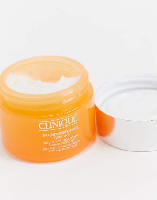 Gel hidratante con FPS 40 de 30 ml Superdefense de Clinique, 3 de 4