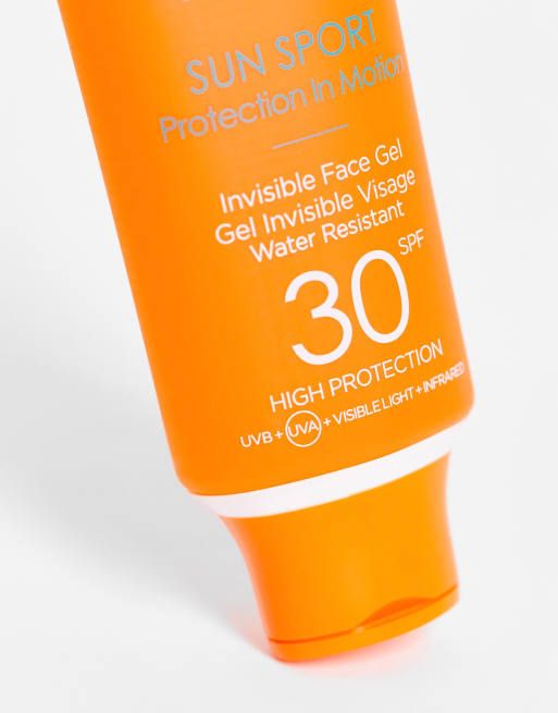 Gel solar facial invisible con FPS 30 Sun Sport de 50 ml de Lancaster, 3 de 4