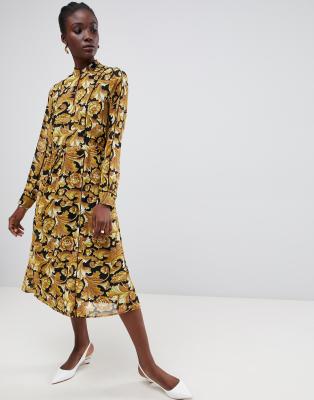 robe motif baroque