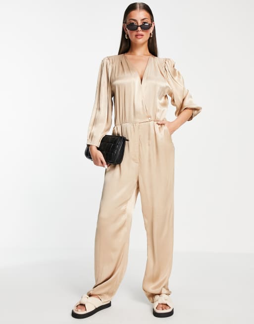 Gestuz - Iry - Tætsiddende slå-om-jumpsuit i beige