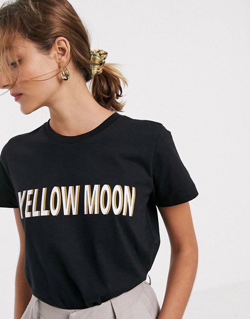 Gestuz yellow moon slogan t-shirt