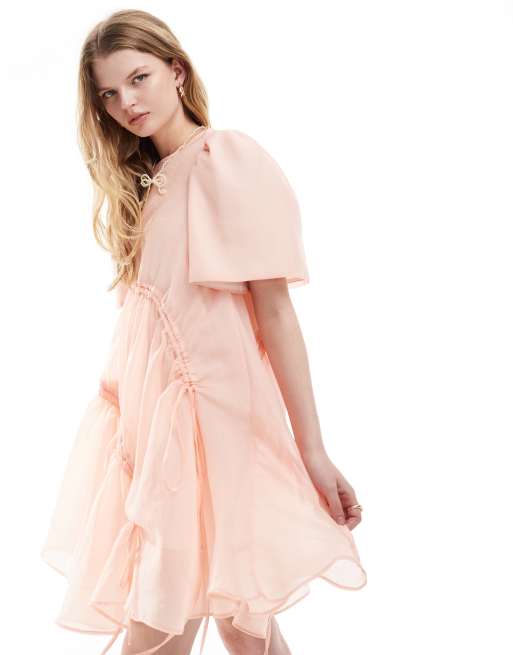 Ghospell – Asymmetrisches Minikleid in Rosa mit Schleifendetail