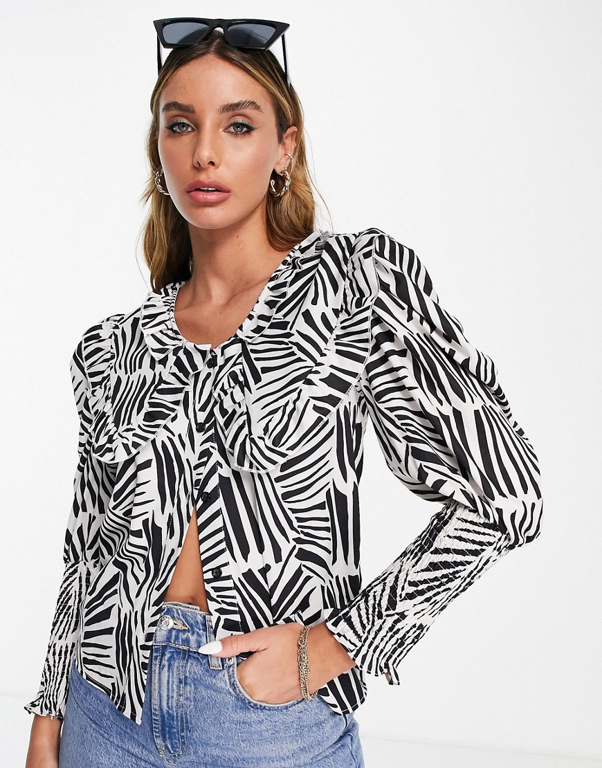 blouse with oversized collar in abstract zebra print-Black