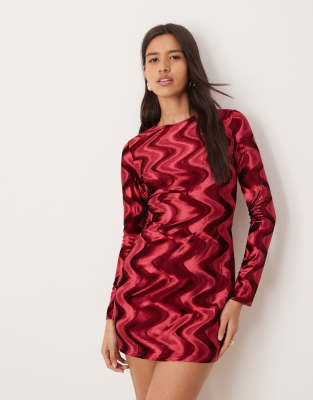 Ghospell - Cecily - Exklusives Minikleid aus Samt mit Chevrondesign in Burgunderrot