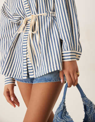 Ghospell Cinched Shirt With Contrast Bows