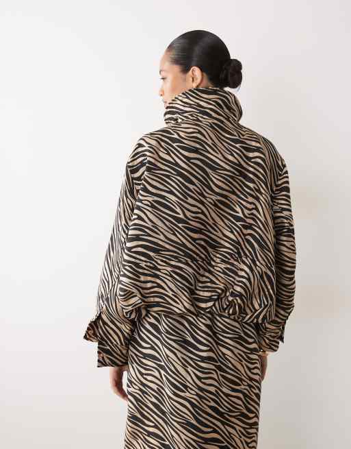 Ghospell funnel neck drawstring detail zip up track jacket set in tiger, 3 of 4