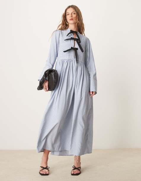 Ghospell - Gestreepte midi jurk met strikdetail in blauw - view 1