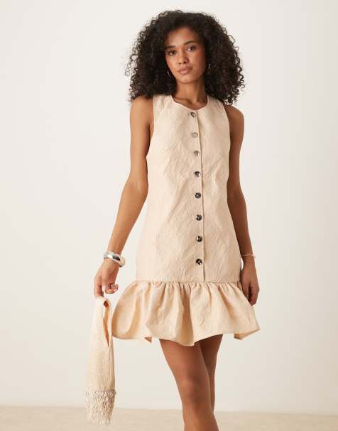 Ghospell - Jacquard mini jurk met ruches aan de zoom in taupe - view 1