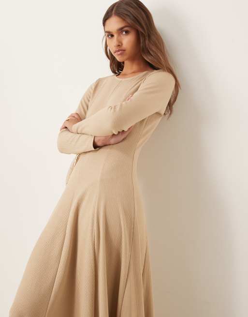 Ghospell – Kimberley – Midikleid aus Strick in Latte, 2 von 4