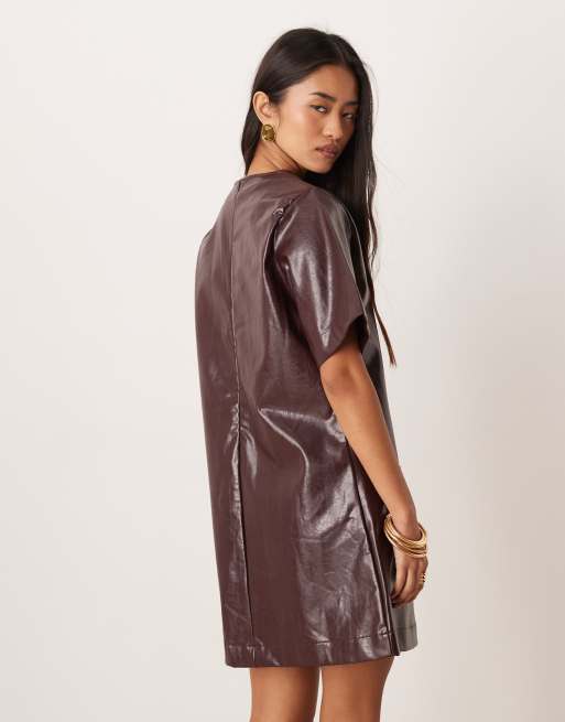 Ghospell – Minikleid aus Baumwollmix in Leder-Optik in Burgunderrot mit Taschendetail, 2 von 4