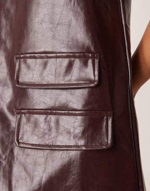 Ghospell – Minikleid aus Baumwollmix in Leder-Optik in Burgunderrot mit Taschendetail, 3 von 4