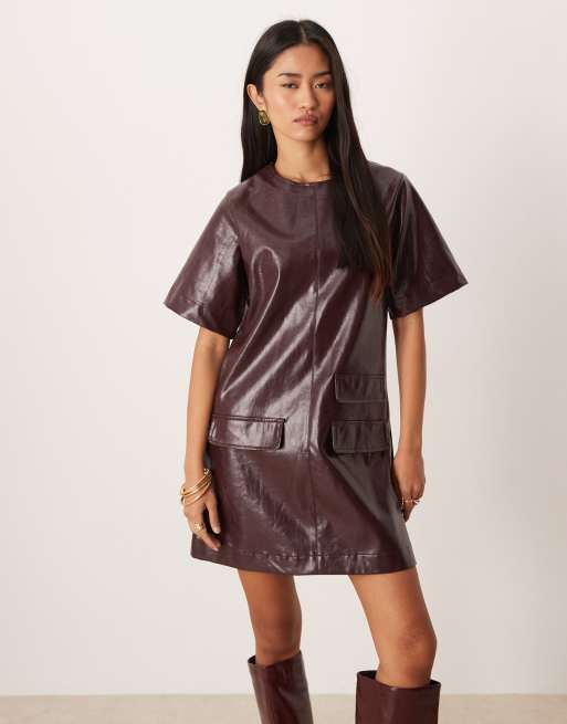 Ghospell – Minikleid aus Baumwollmix in Leder-Optik in Burgunderrot mit Taschendetail, 4 von 4