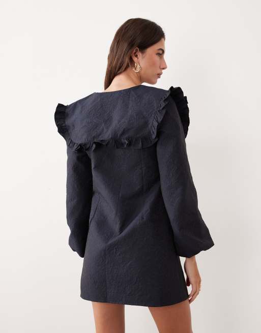 Ghospell – Minikleid in Marineblau mit Oversize-Kragen und Ballonärmeln, 3 von 4