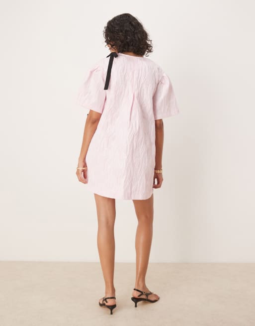 Ghospell – Minikleid in Rosa mit farblich abgesetzten Schleifen, 4 von 4
