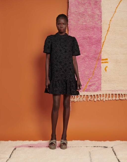 Ghospell – Minikleid in Schwarz mit Blumenstickerei