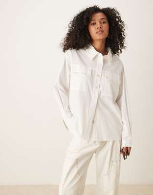 [Ghospell] Ghospell oversized pocket shirt in white M White
