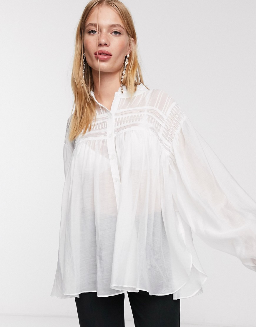 Ghospell — Oversized skjorte med statementærmer og plissering-Hvid