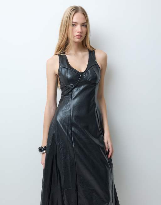 Ghospell robe mi-longue en simili cuir avec détail au buste et ourlet à franges noire, 2 de 5