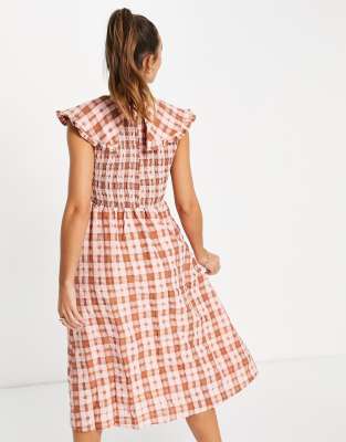 Ghospell sleeveless maxi dress with bib collar in pink check