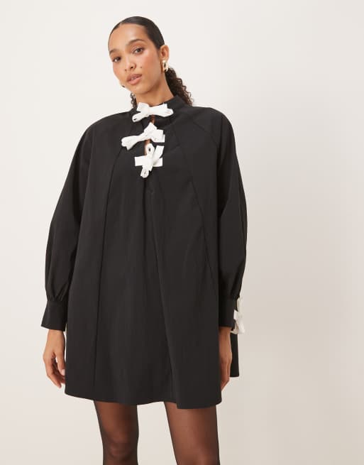 Ghospell swing mini dress with bow detail in mono, 2 of 4