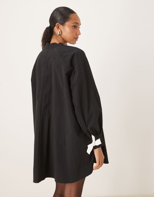 Ghospell swing mini dress with bow detail in mono, 3 of 4