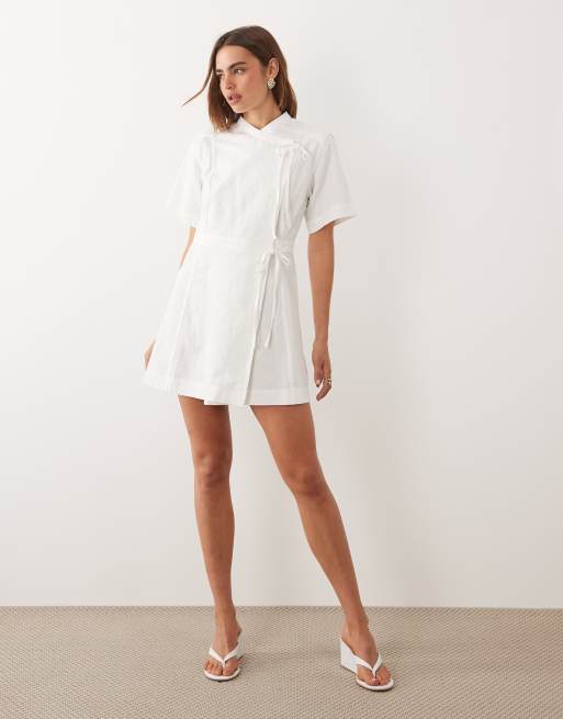 Ghospell - Vestito corto avvolgente a maniche corte in jacquard bianco con fiocco, 2 di 4