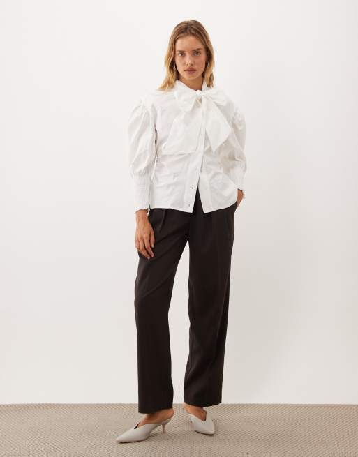 Ghospell Vittoria Bluse aus Baumwollmix mit Oversize-Schleife, gerafften Ärmeln und in Weiß, 2 von 4