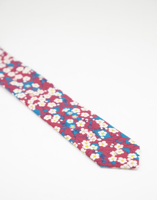 Gianni Feraud liberty print ditsy floral tie in burgundy, 3 of 4